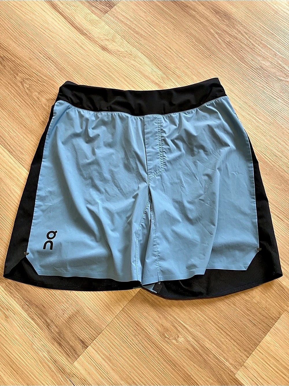 On Running Men’s Small Blue and Black Shorts